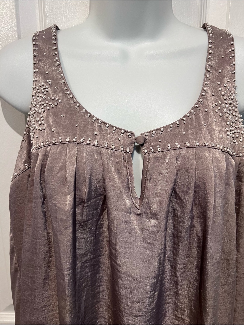 Forever 21 Taupe Sleeveless Embellished Beaded Scoop Neck Top Size M NWOT - Picture 2 of 11